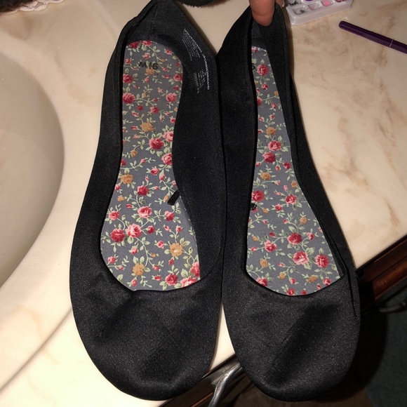 unknown Shoes - Women’s size 9.5w black satin ballet flats 🥿 EUC